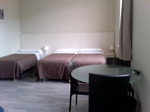 Estacio Del Nord Hotel Vic Room photo